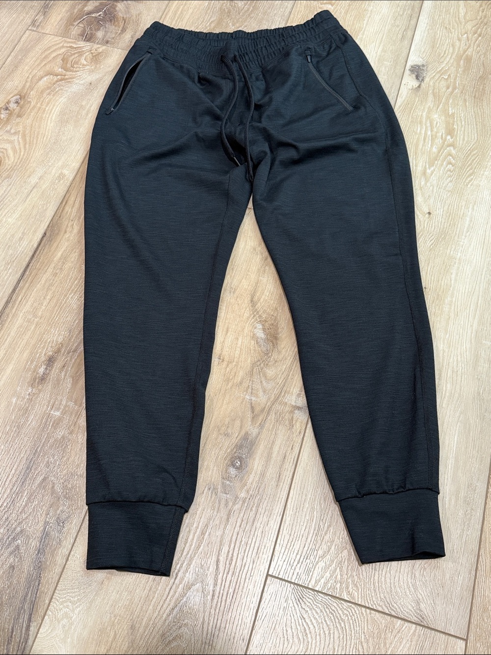 Beyond Yoga Black Men's Joggers with Zipped Pockets; Medium; excellent shape